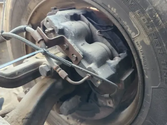 Picture of (Used) 2002 Isuzu FSR, FRONT SPINDLE/KNUCKLE