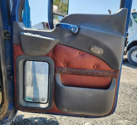 Picture of (Used) 2016 Mack CHU613, INTERIOR DOOR PANEL
