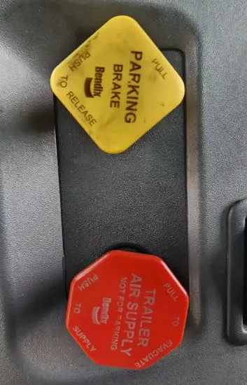 Picture of (Used) 2022 Peterbilt 579, MISCELLANEOUS DASH SWITCHES