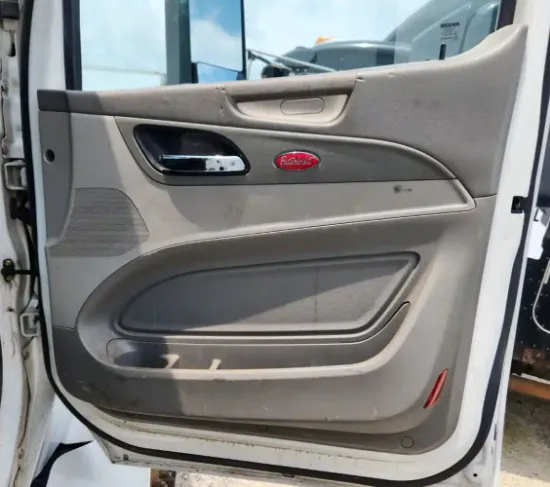 Picture of (Used) 2022 Peterbilt 579, INTERIOR DOOR PANEL