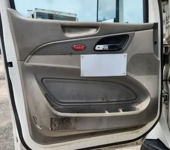 Picture of (Used) 2022 Peterbilt 579, INTERIOR DOOR PANEL