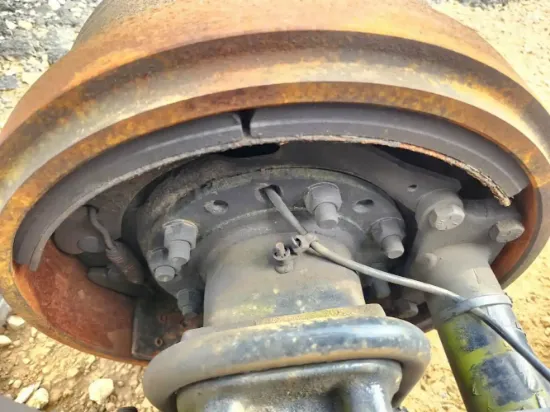 Picture of (Used) 2015 Freightliner Coronado 132 Glider, REAR DIFFERENTIAL HUBS