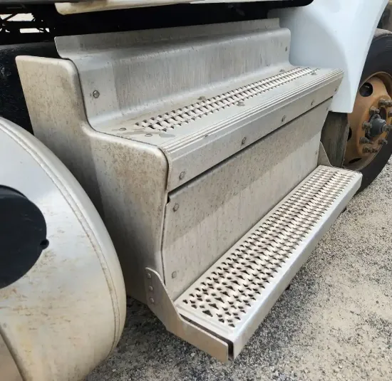 Picture of (Used) 2022 Peterbilt 579, DPF COVER