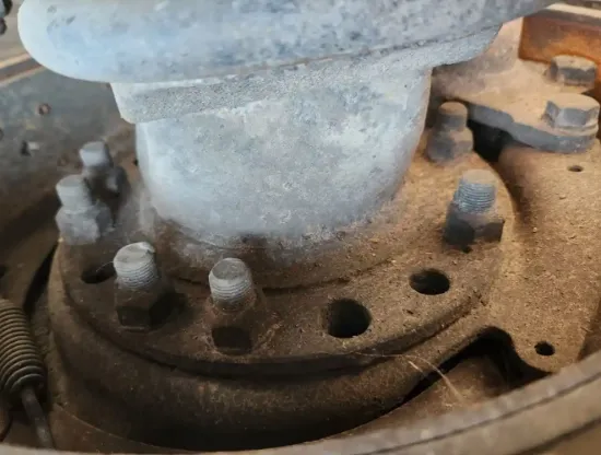 Picture of (Used) 2019 Freightliner Cascadia 126, FRONT DIFFERENTIAL HUBS
