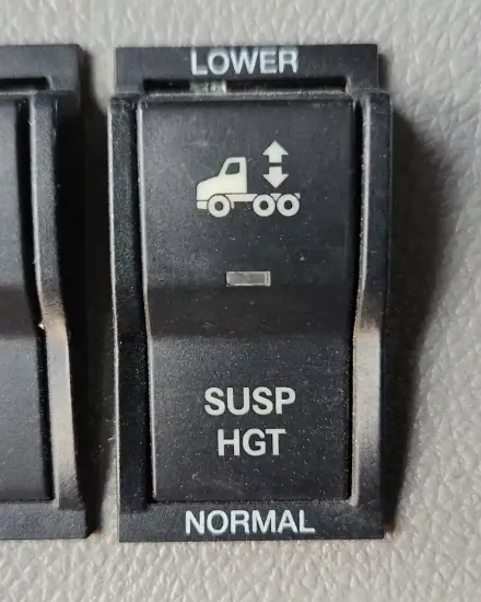 Picture of (Used) 2019 Freightliner Cascadia 126, MISCELLANEOUS DASH SWITCHES