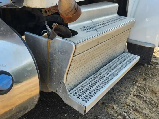 Picture of (Used) 2019 Peterbilt 389, DPF COVER