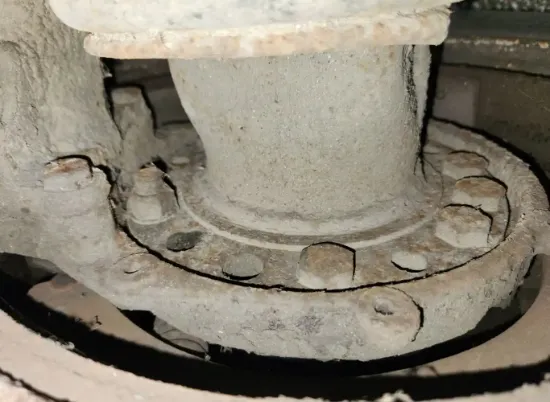 Picture of (Used) 2009 International 4400, FRONT DIFFERENTIAL HUBS