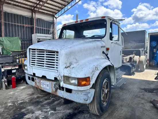 Picture of 1985-international-4900-truck-delivery