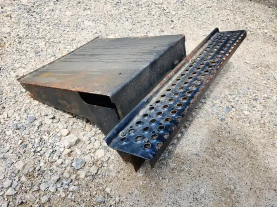 Picture of (Used) 1997 International 4700, BATTERY BOX COVER