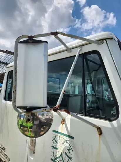Picture of (Used) 1997 International 4700, SIDE VIEW MIRROR