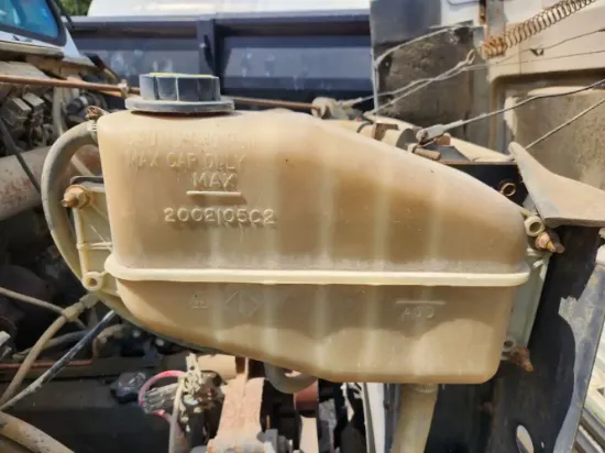 Picture of (Used) 1997 International 4700, RADIATOR OVERFLOW BOTTLE