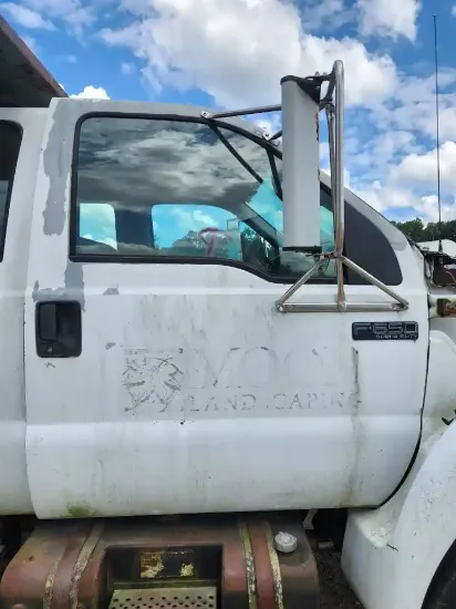 Picture of (Used) 2000 Ford F-650, DOOR