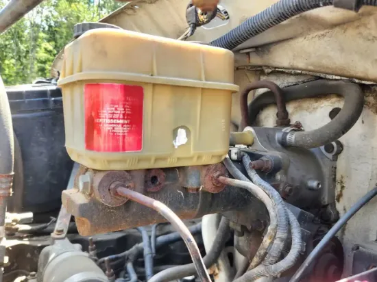 Picture of (Used) 2000 Ford F-650, BRAKE MASTER CYLINDER