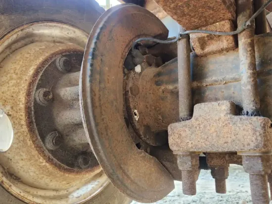 Picture of (Used) 2003 International 4200, DIFFERENTIAL HUBS