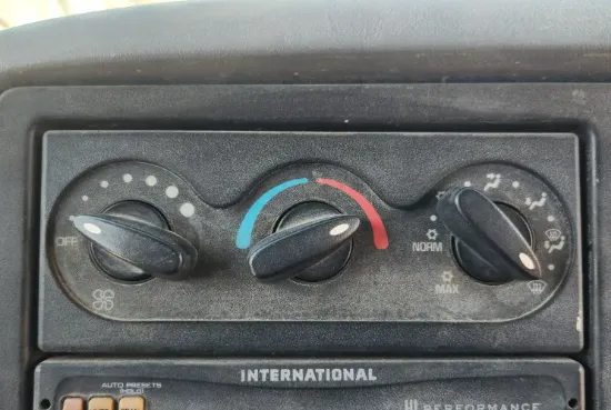 Picture of (Used) 2003 International 4200, TEMPERATURE CONTROL ASSEMBLY