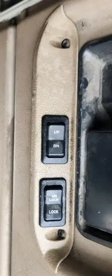 Picture of (Used) 2016 International 9900I, DOOR ELECTRIC SWITCH