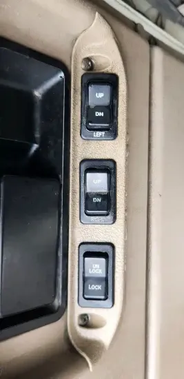 Picture of (Used) 2016 International 9900I, DOOR ELECTRIC SWITCH