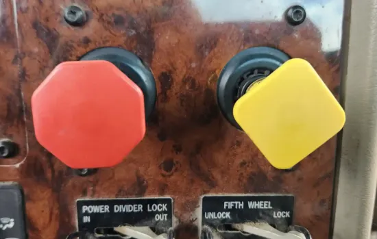 Picture of (Used) 2016 International 9900I, MISCELLANEOUS DASH SWITCHES
