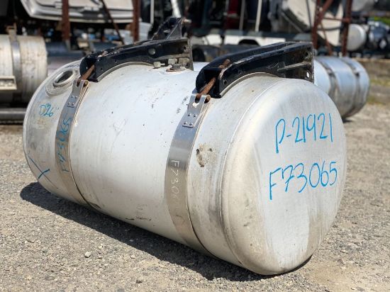 Picture of (USED) 2013 Peterbilt 579, FUEL TANK STRAPS.