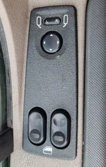 Picture of (Used) 2014 Freightliner Cascadia 125, DOOR ELECTRIC SWITCH