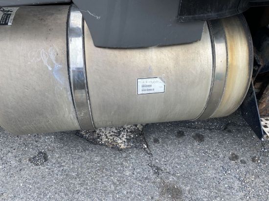 Picture of (Used) 2009 Volvo VNL, FUEL TANK STRAPS