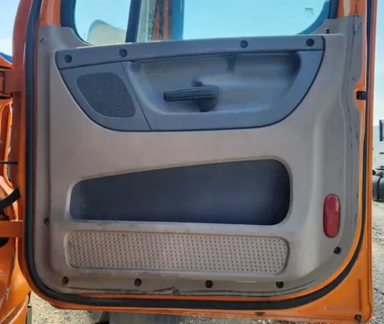 Picture of (Used) 2017 Freightliner Cascadia 125, INTERIOR DOOR PANEL