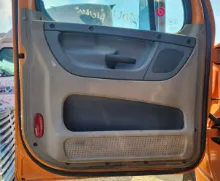 Picture of (Used) 2017 Freightliner Cascadia 125, INTERIOR DOOR PANEL