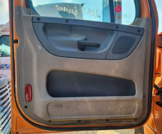 Picture of (Used) 2017 Freightliner Cascadia 125, INTERIOR DOOR PANEL