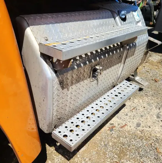 Picture of (Used) 2017 Freightliner Cascadia 125, BATTERY BOX COVER