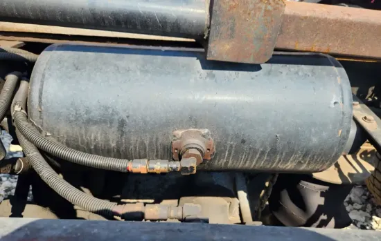 Picture of (Used) 2005 Mack CV713 Granite, AIR TANK (4)
