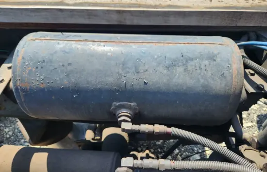 Picture of (Used) 2005 Mack CV713 Granite, AIR TANK (3)