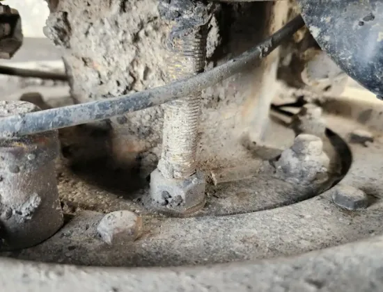 Picture of (Used) 2005 Mack CV713 Granite, REAR DIFFERENTIAL HUBS