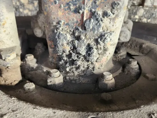 Picture of (Used) 2005 Mack CV713 Granite, FRONT DIFFERENTIAL HUBS
